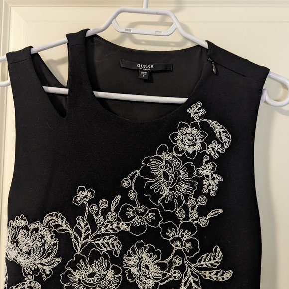 Black dress with embroidery - Picture 4 of 9